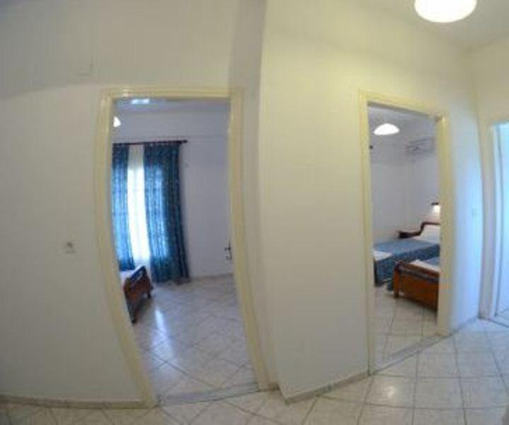 Villa Leonidas Agios Stefanos Avliotes  Rum bild
